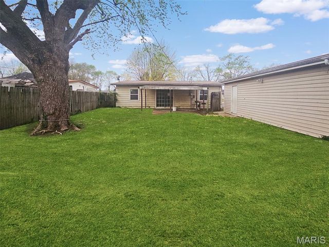 128 Saint Thomas Lane, East St Louis, IL 62206