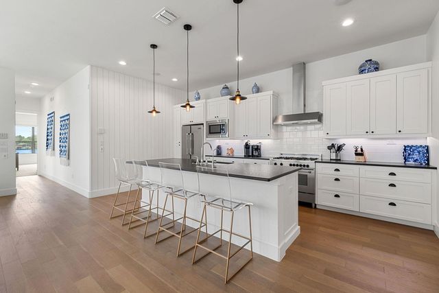 1324 Euel Moore DR, Kingsland, TX 78639