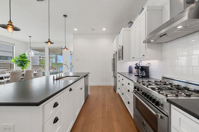 1324 Euel Moore DR, Kingsland, TX 78639