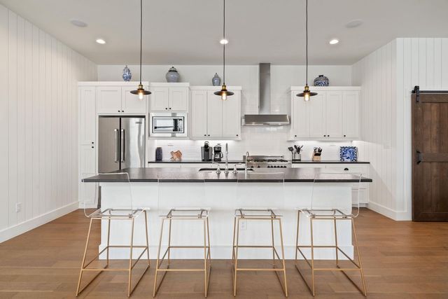 1324 Euel Moore DR, Kingsland, TX 78639