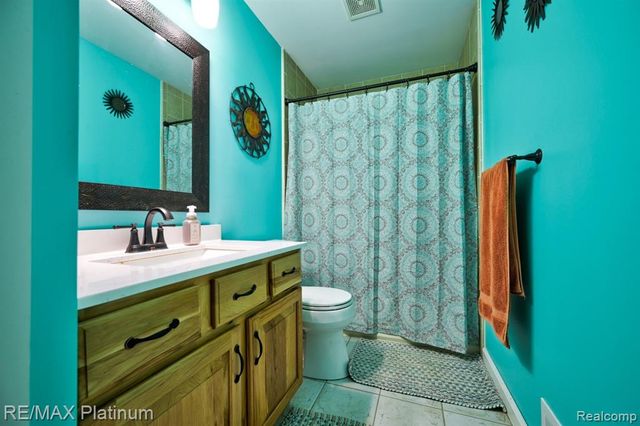 5512 Hidden Oaks Circle, Linden, MI 48451