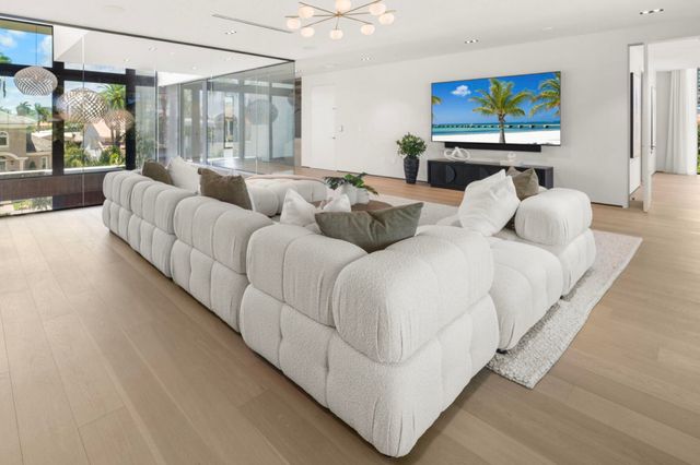 600 Solar Isle Drive, Fort Lauderdale, FL 33301