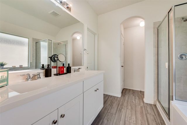 5852 Wake Robin Drive, Fort Worth, TX 76123