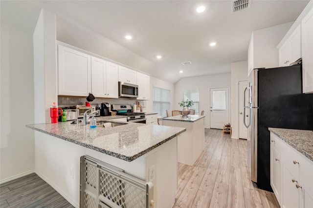 5852 Wake Robin Drive, Fort Worth, TX 76123