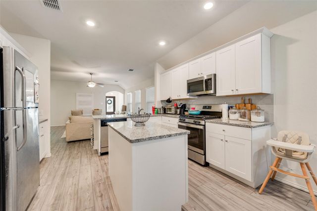 5852 Wake Robin Drive, Fort Worth, TX 76123