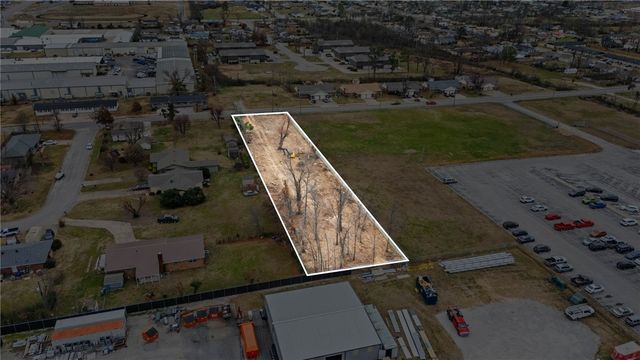 1128 W Persimmons, Rogers, AR 72756