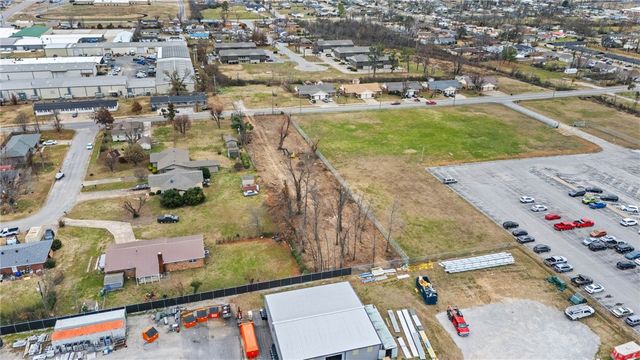 1128 W Persimmons, Rogers, AR 72756