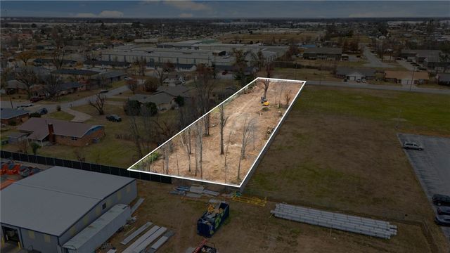 1128 W Persimmons, Rogers, AR 72756