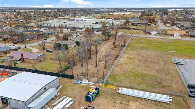 1128 W Persimmons, Rogers, AR 72756