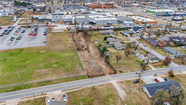 1128 W Persimmons, Rogers, AR 72756