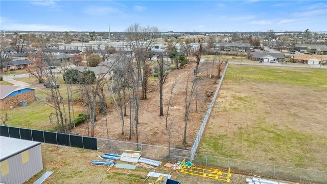 1128 W Persimmons, Rogers, AR 72756