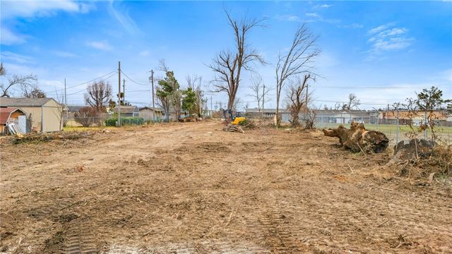 1128 W Persimmons, Rogers, AR 72756