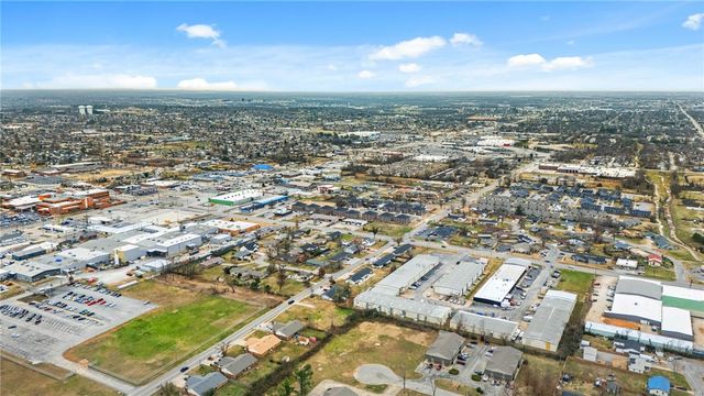 1128 W Persimmons, Rogers, AR 72756