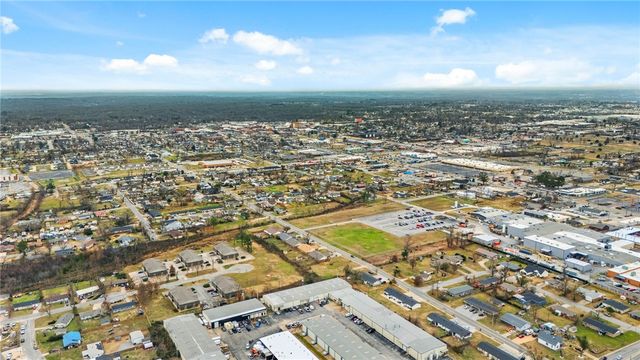 1128 W Persimmons, Rogers, AR 72756