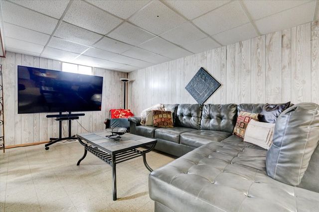 3315 E 25th Street, Des Moines, IA 50317