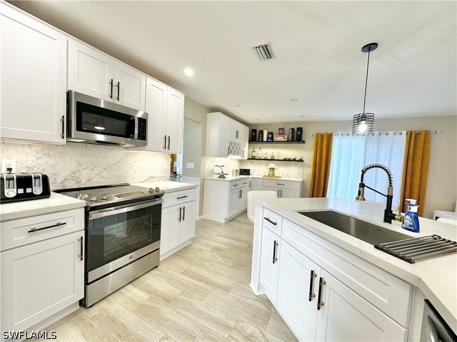 3639 Kent DR, Naples, FL 34112