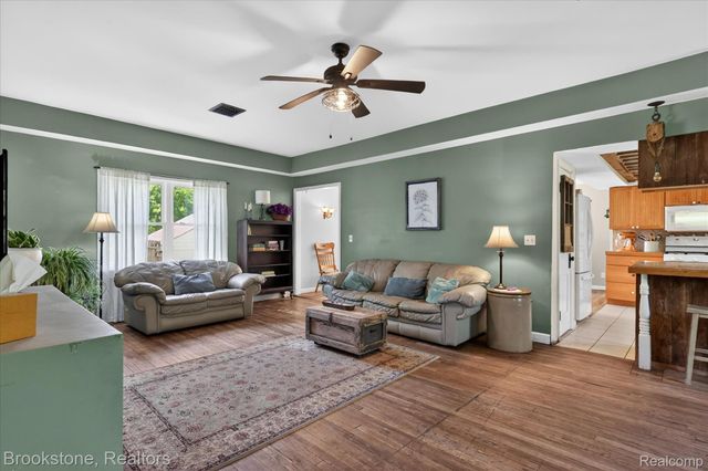 9455 Andersonville Road, Springfield Charter Township, MI 48346