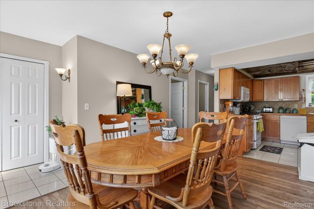 9455 Andersonville Road, Springfield Charter Township, MI 48346
