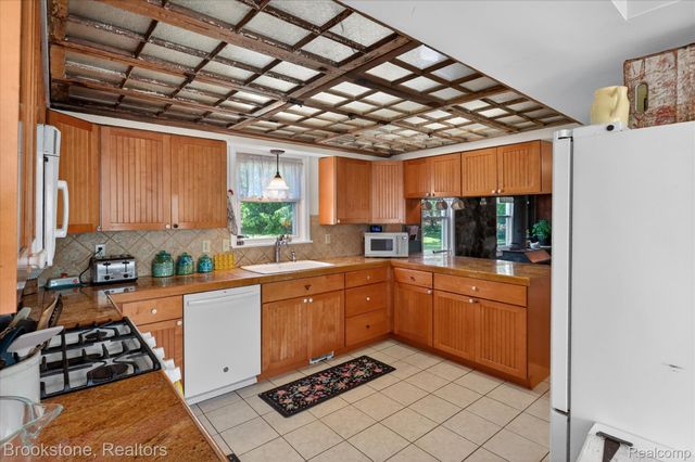 9455 Andersonville Road, Springfield Charter Township, MI 48346