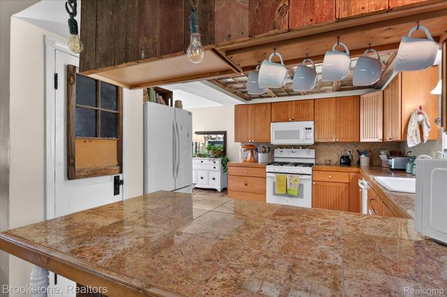 9455 Andersonville Road, Springfield Charter Township, MI 48346