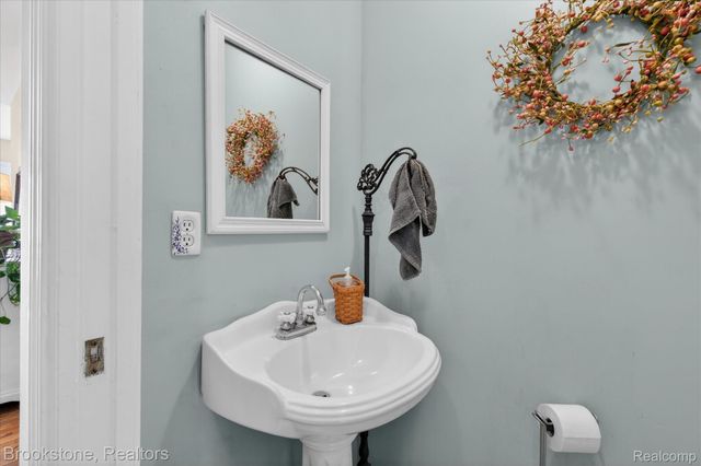 9455 Andersonville Road, Springfield Charter Township, MI 48346