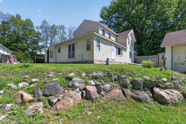 9455 Andersonville Road, Springfield Charter Township, MI 48346