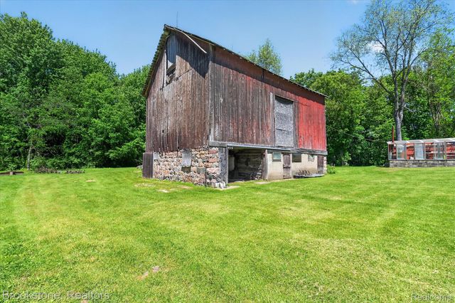 9455 Andersonville Road, Springfield Charter Township, MI 48346