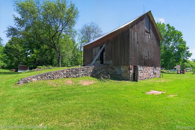 9455 Andersonville Road, Springfield Charter Township, MI 48346