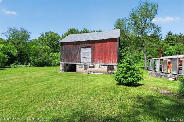 9455 Andersonville Road, Springfield Charter Township, MI 48346