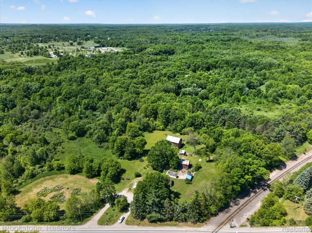 9455 Andersonville Road, Springfield Charter Township, MI 48346