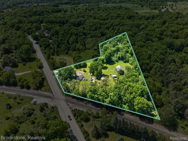 9455 Andersonville Road, Springfield Charter Township, MI 48346