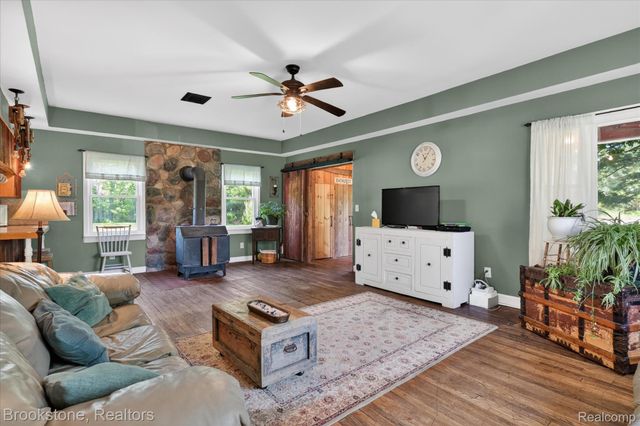 9455 Andersonville Road, Springfield Charter Township, MI 48346