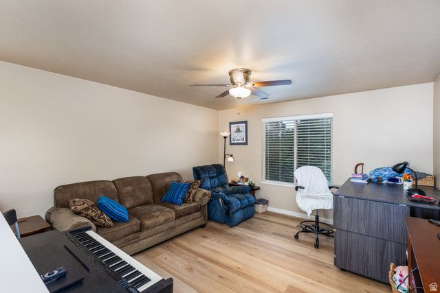949 N FOX HOLLOW DR, North Salt Lake, UT 84054
