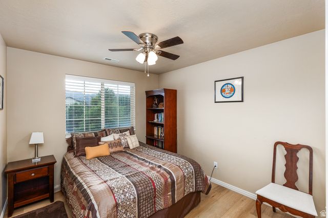 949 N FOX HOLLOW DR, North Salt Lake, UT 84054