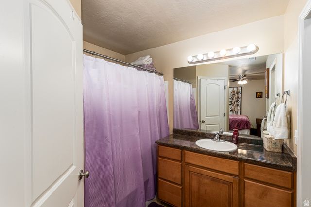 949 N FOX HOLLOW DR, North Salt Lake, UT 84054