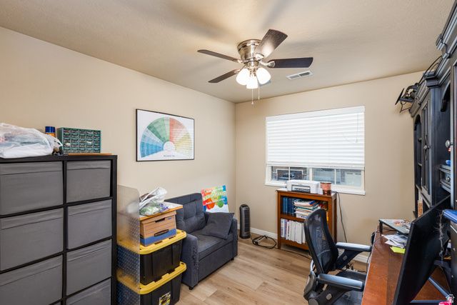 949 N FOX HOLLOW DR, North Salt Lake, UT 84054