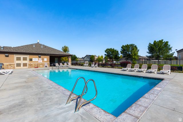 949 N FOX HOLLOW DR, North Salt Lake, UT 84054