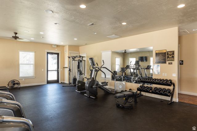 949 N FOX HOLLOW DR, North Salt Lake, UT 84054