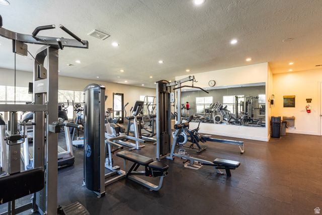 949 N FOX HOLLOW DR, North Salt Lake, UT 84054
