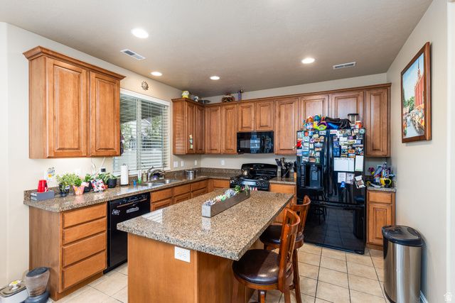 949 N FOX HOLLOW DR, North Salt Lake, UT 84054
