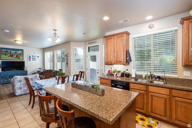 949 N FOX HOLLOW DR, North Salt Lake, UT 84054