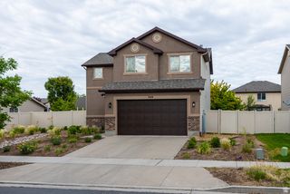 949 N FOX HOLLOW DR, North Salt Lake, UT 84054