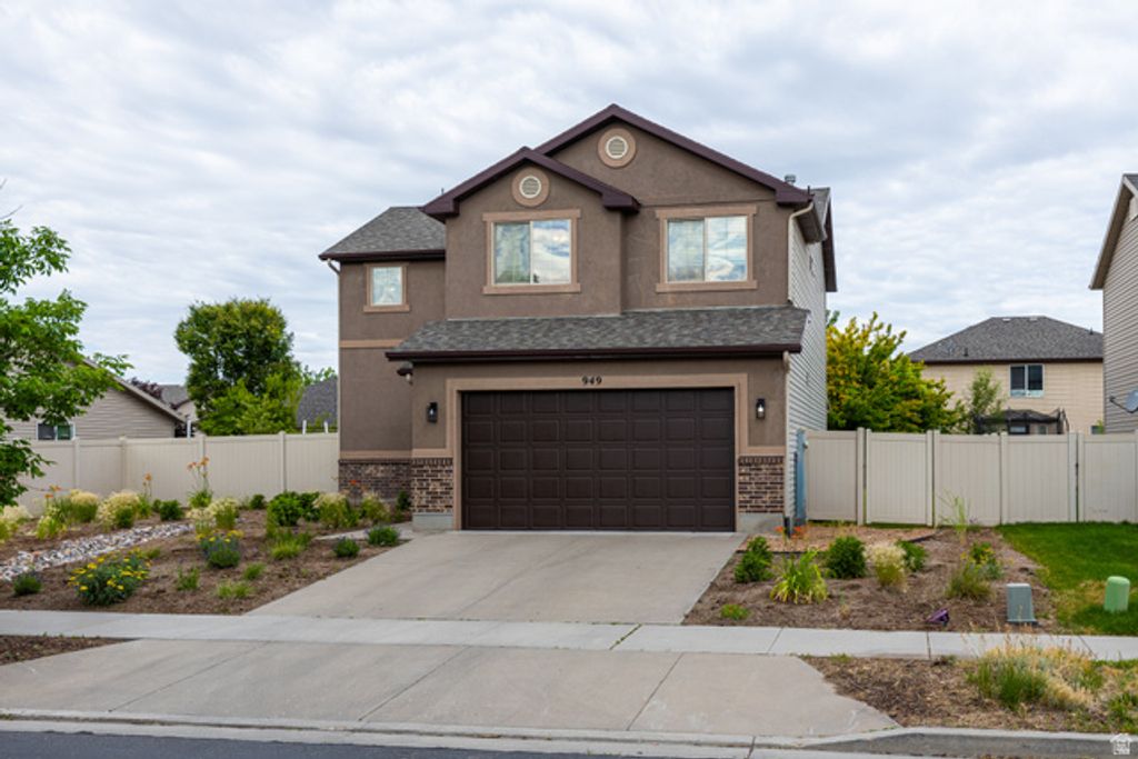 949 N FOX HOLLOW DR, North Salt Lake, UT 84054