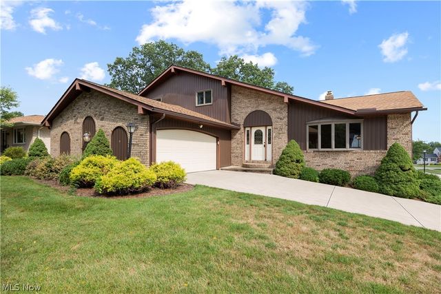 6308 Night Vista Drive, Parma, OH 44129
