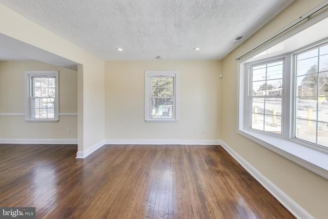 6904 RIGGS RD, Hyattsville, MD 20783