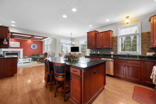 4220 E 48TH Street, Davenport, IA 52807