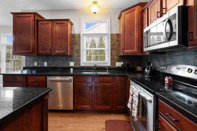 4220 E 48TH Street, Davenport, IA 52807