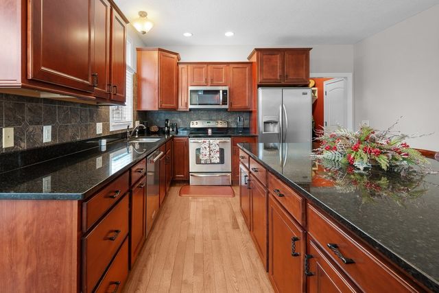 4220 E 48TH Street, Davenport, IA 52807