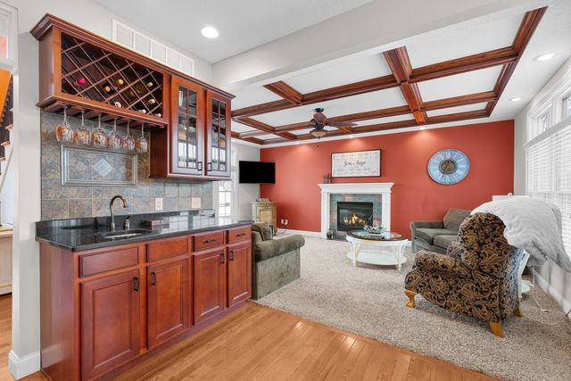 4220 E 48TH Street, Davenport, IA 52807