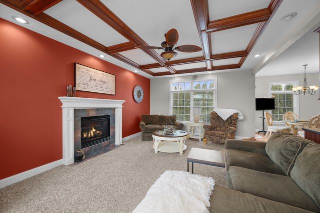 4220 E 48TH Street, Davenport, IA 52807